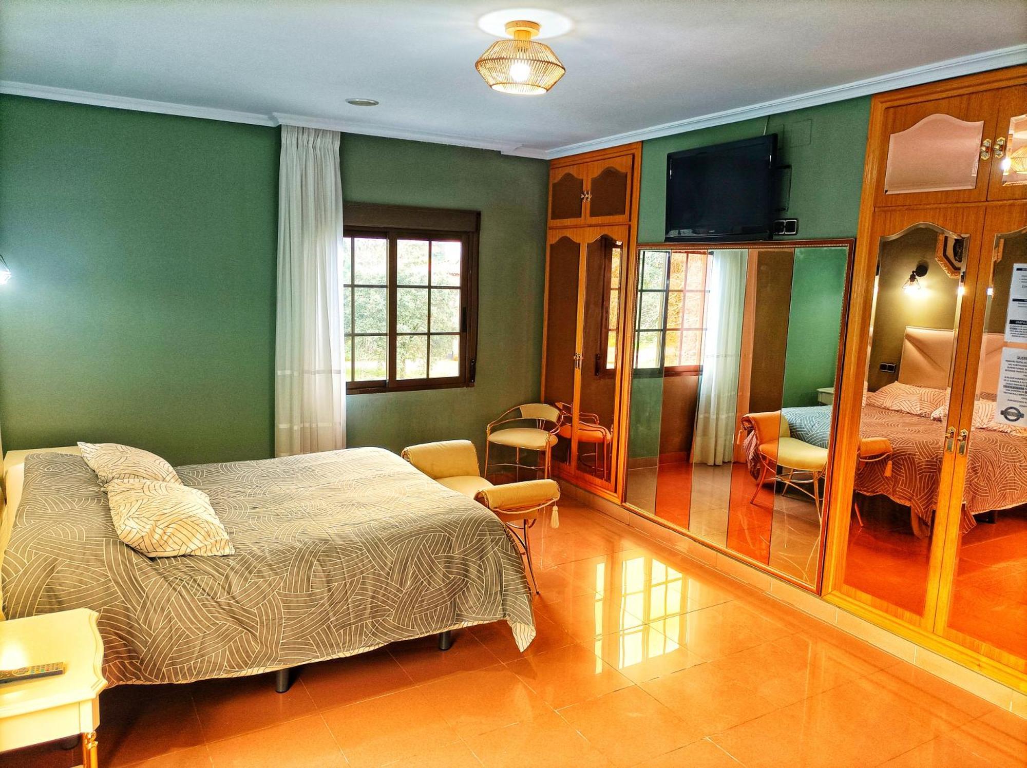 Hostal Restaurante Solaire Castañar de Ibor Extérieur photo