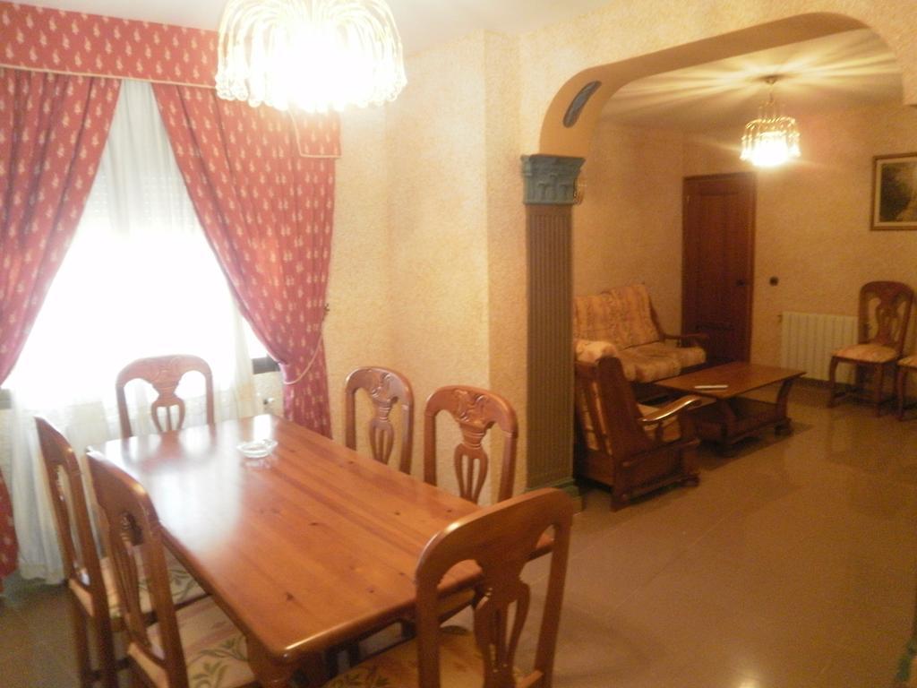 Hostal Restaurante Solaire Castañar de Ibor Extérieur photo